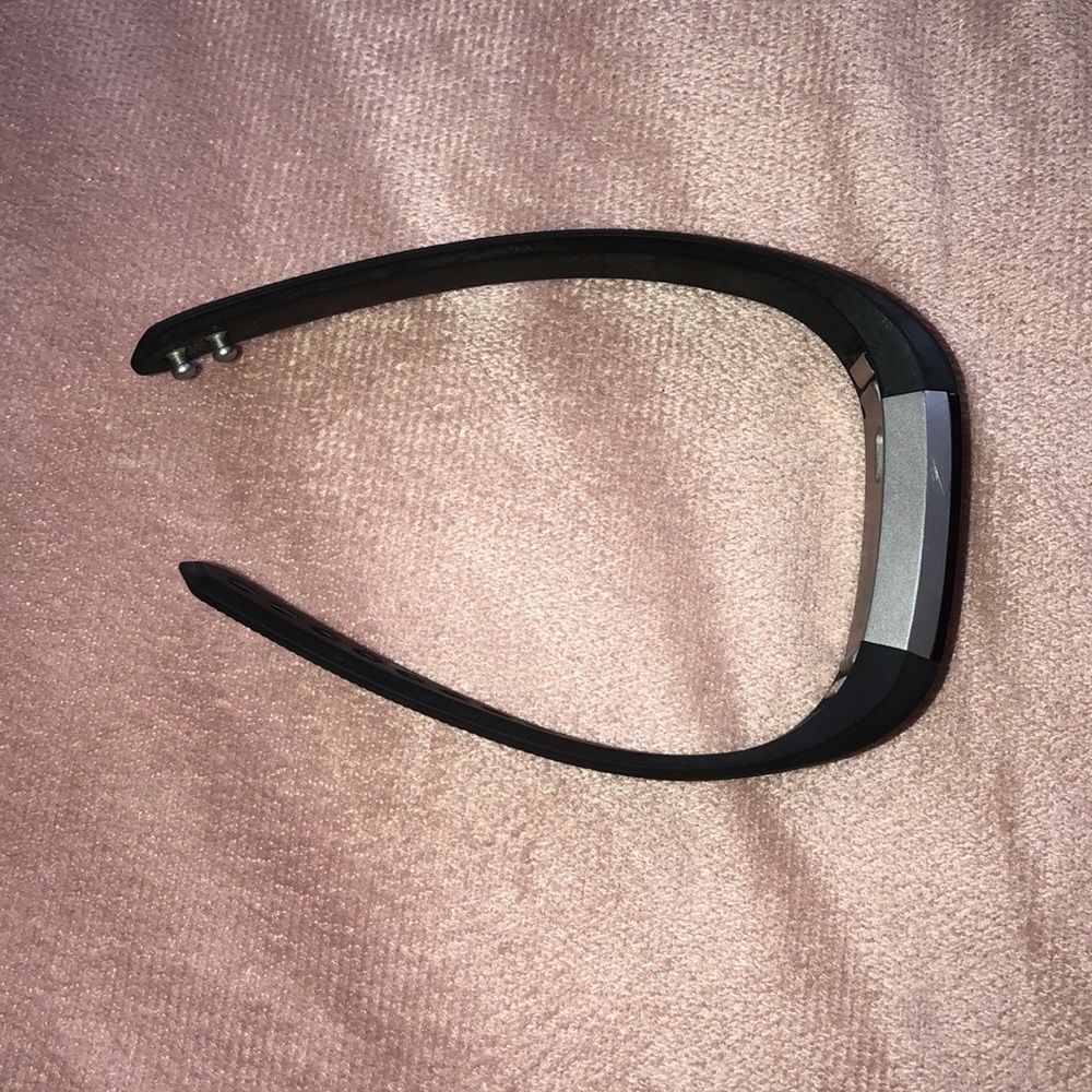 Fitbit with charging cable - Picture 3 of 5